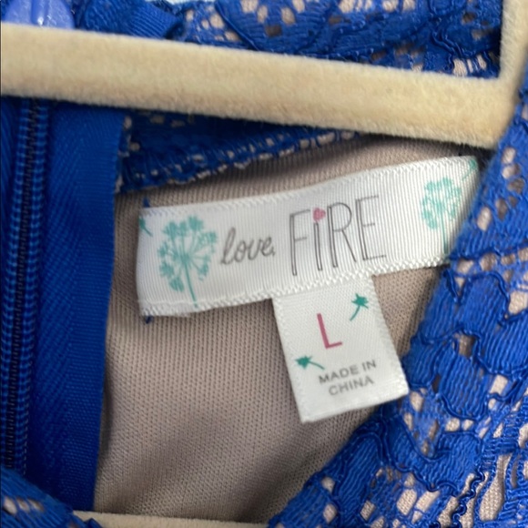 Junior’s Elegant Blue Lace Dress - Picture 6 of 9